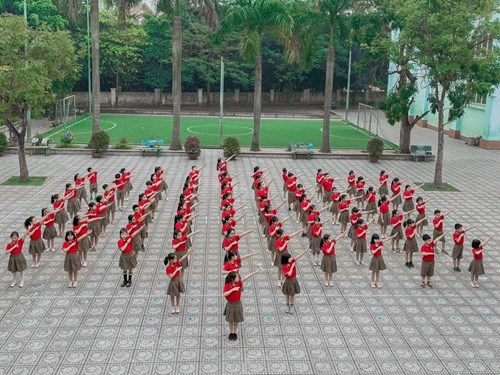 Liên đội Tiểu học Thượng Thanh với Ngày hội Thiếu nhi vui khỏe phát động thi đua kỷ niệm 70 năm chiến thắng Điện Biên Phủ năm 2024